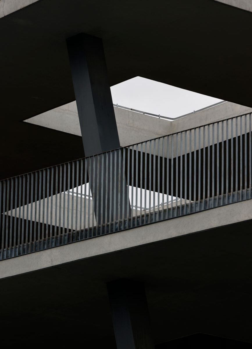 Strakke stalen constructie als beeld voor systeemarchitectuur